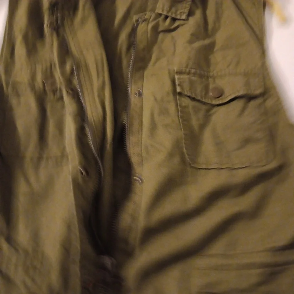 Love Tree Cargo/ Utility‎ Vest Women's  Sz. M Olive Green Pockets Waist...